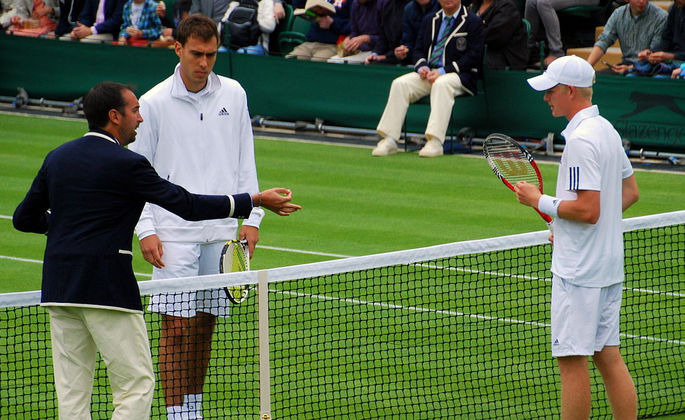 Jerzy Janowicz with Kyle Edmund and Umpire at Wimbledon