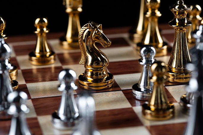 Knight in Gold and Silver Chess Set
